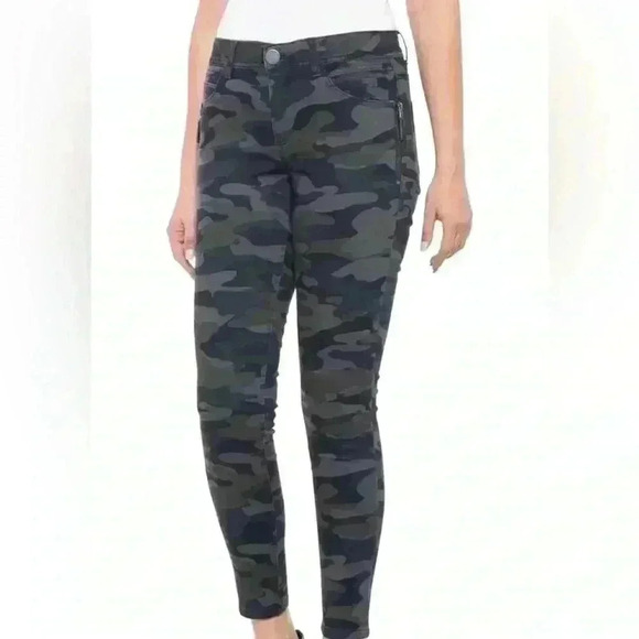Democracy Abroad solution camo print pants size 8 and good condition army, green - Picture 1 of 8